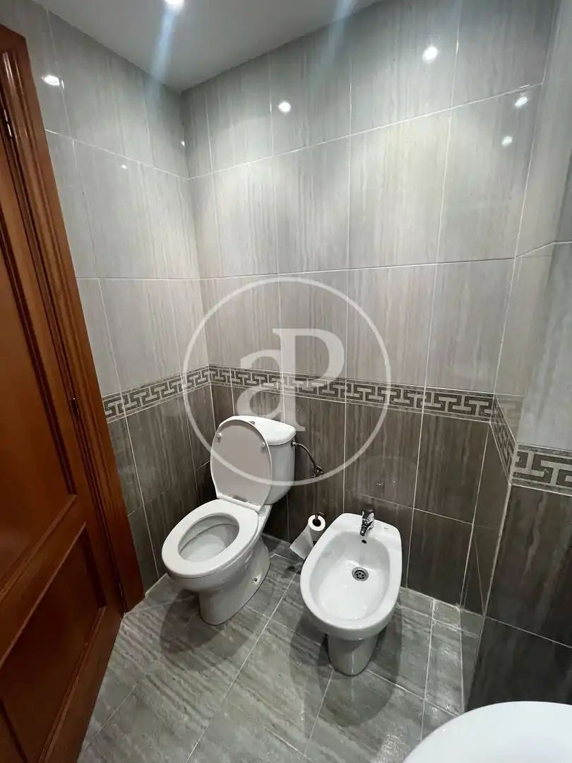 Baño de Piso de alquiler en Valencia con Aire acondicionado, Calefacción y Terraza