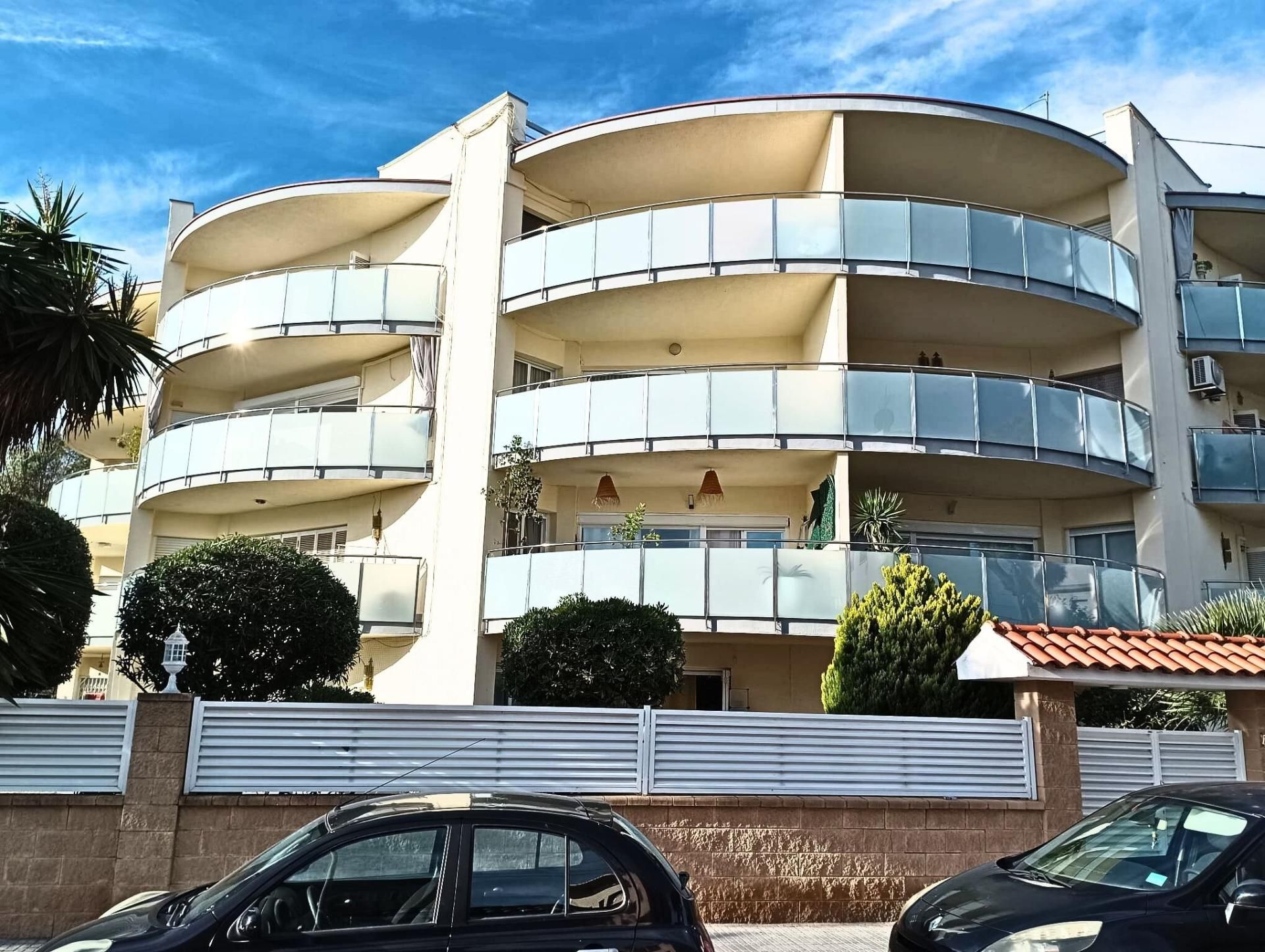 Vista exterior de Pis en venda en Castelldefels amb Calefacció, Terrassa i Balcó