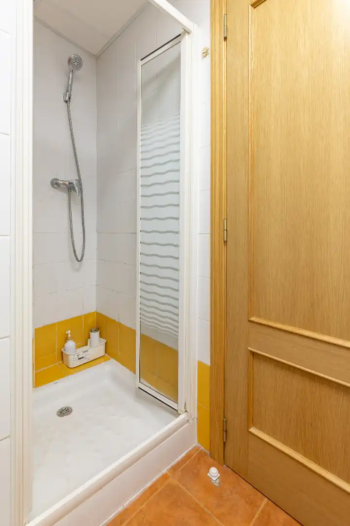 Badezimmer von Wohnungen zur Miete in Valencia mit Klimaanlage, Heizung und Möbliert