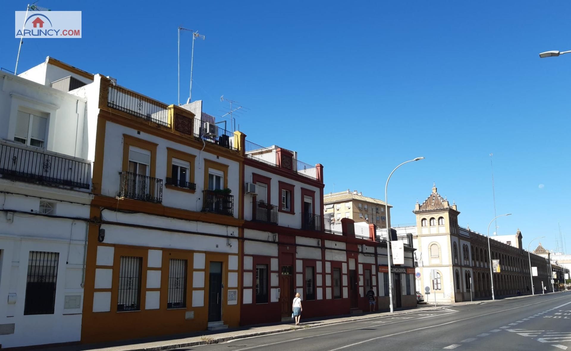 Exterior view of Flat for sale in  Sevilla Capital  with Air Conditioner, Terrace and Storage room