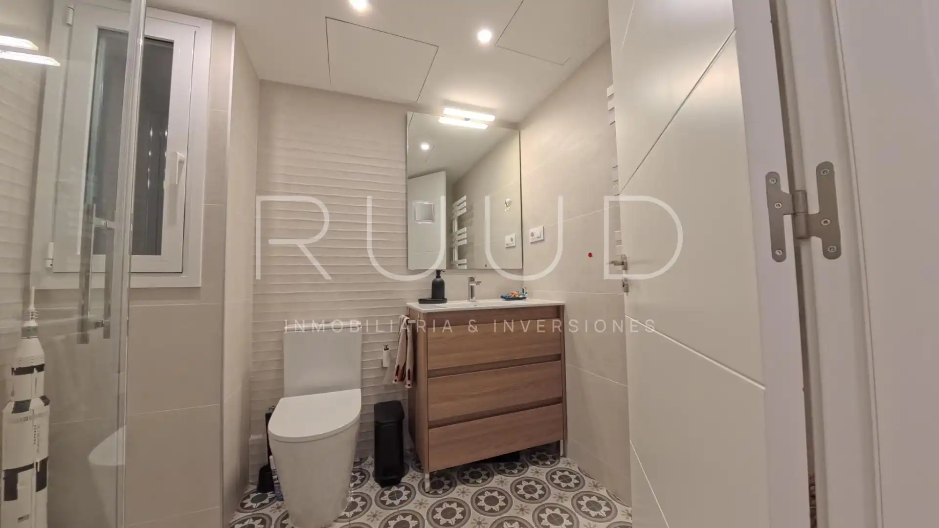 Baño de Piso de alquiler en Barcelona con Aire acondicionado, Calefacción y Parquet
