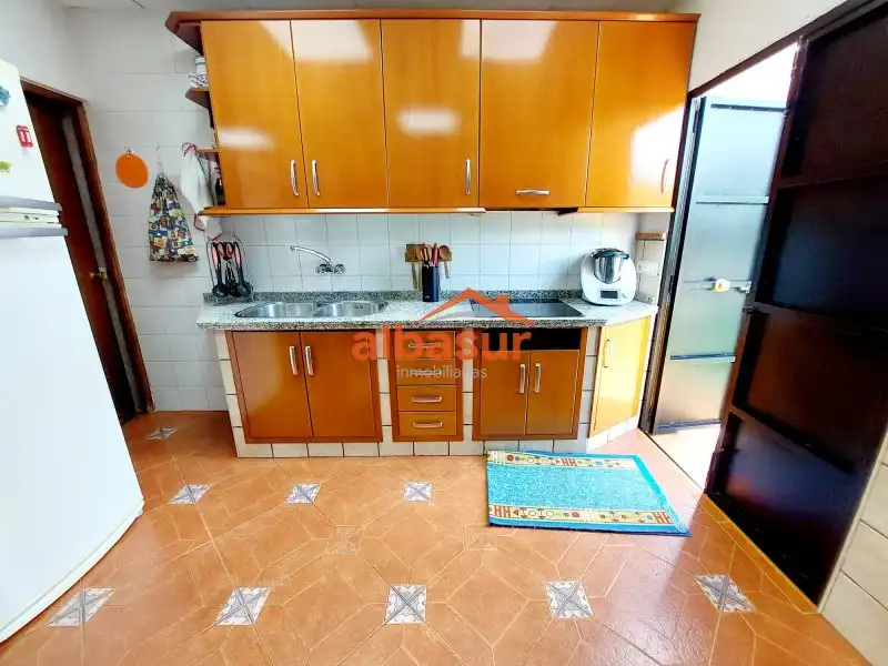 Cuina de Casa o xalet en venda en Córdoba amb Aire condicionat, Calefacció i Jardí privat