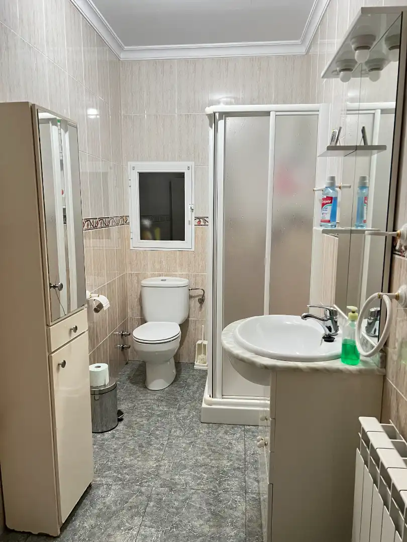 Badezimmer von Haus oder Chalet zum Verkauf in Herencia mit Klimaanlage, Heizung und Möbliert