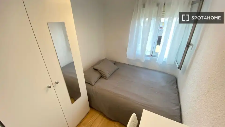 Bedroom of Flat for rent in Madrid  with Air Conditioner, Heating and Furnished