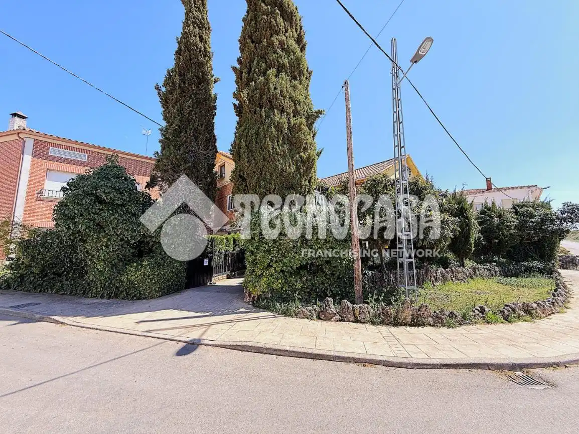 Vista exterior de Casa o xalet en venda en Torrejoncillo del Rey amb Aire condicionat, Calefacció i Terrassa