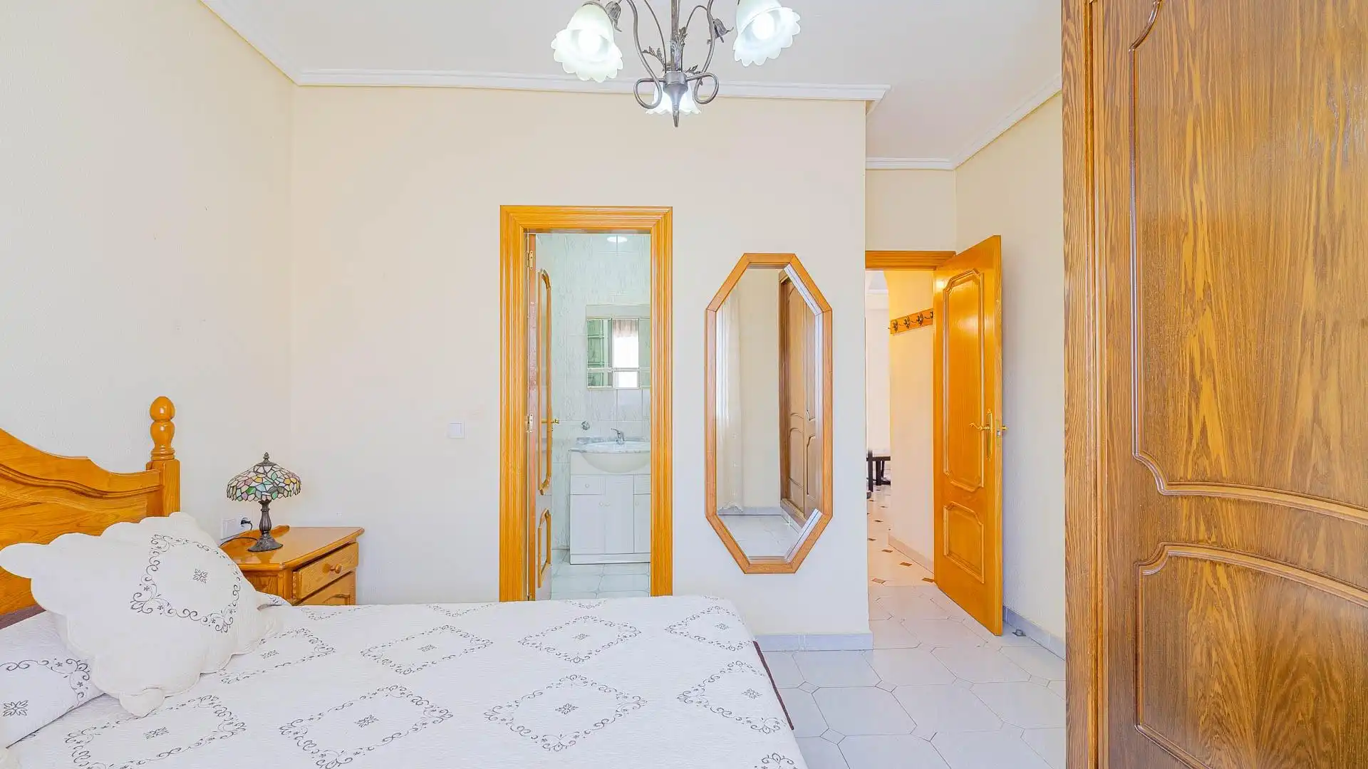 Habitación de Casa adosada en venta en Torrevieja con Jardín privado, Trastero y Piscina