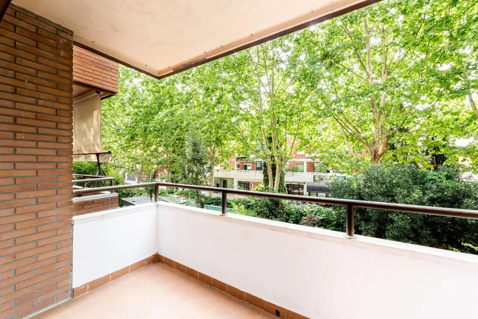 Terraza de Piso de alquiler en Madrid con Piscina comunitaria