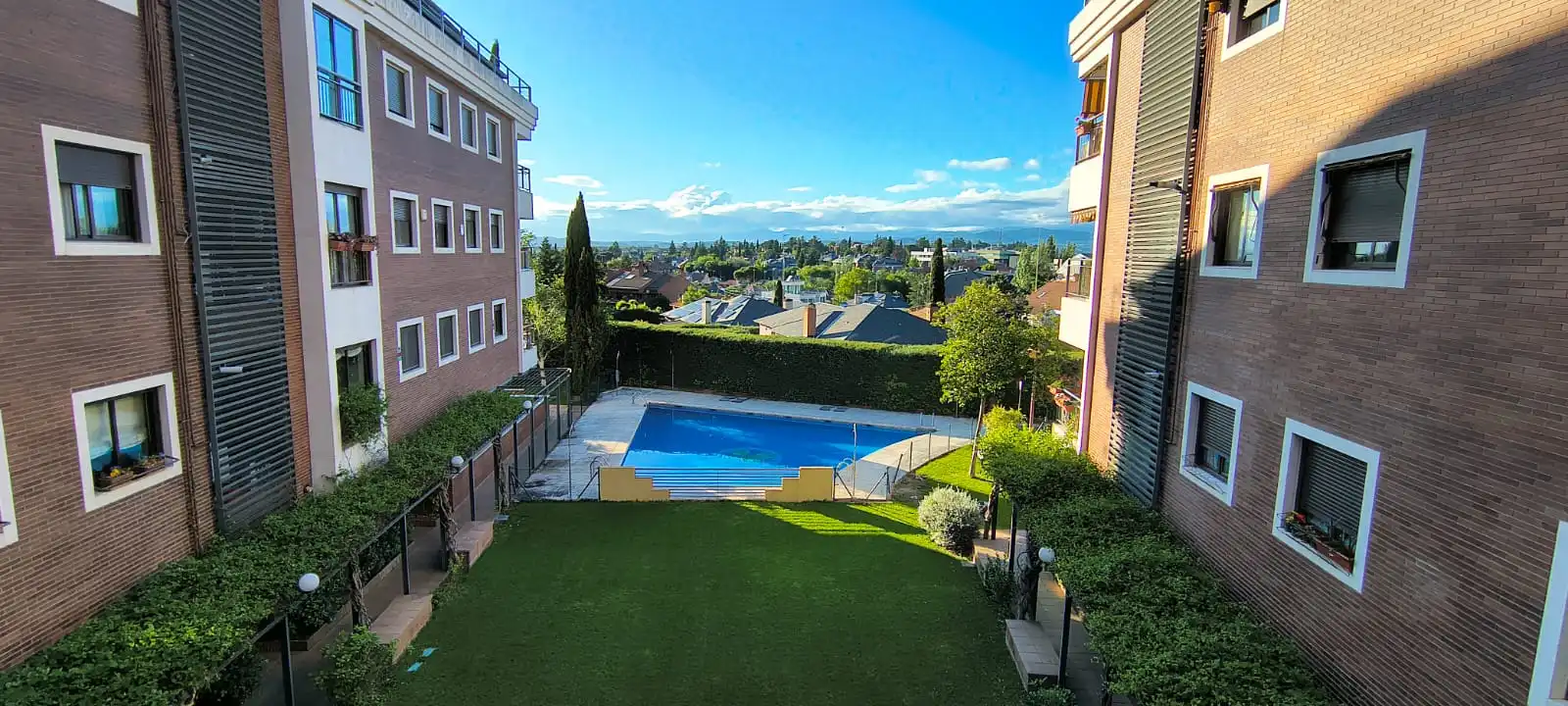 Piscina de Pis de lloguer en Las Rozas de Madrid amb Aire condicionat, Traster i Moblat