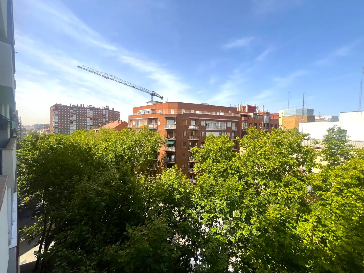Vista exterior de Piso en venta en Madrid con Calefacción