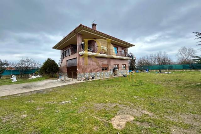 Casa-chalet en Venta en Turcia