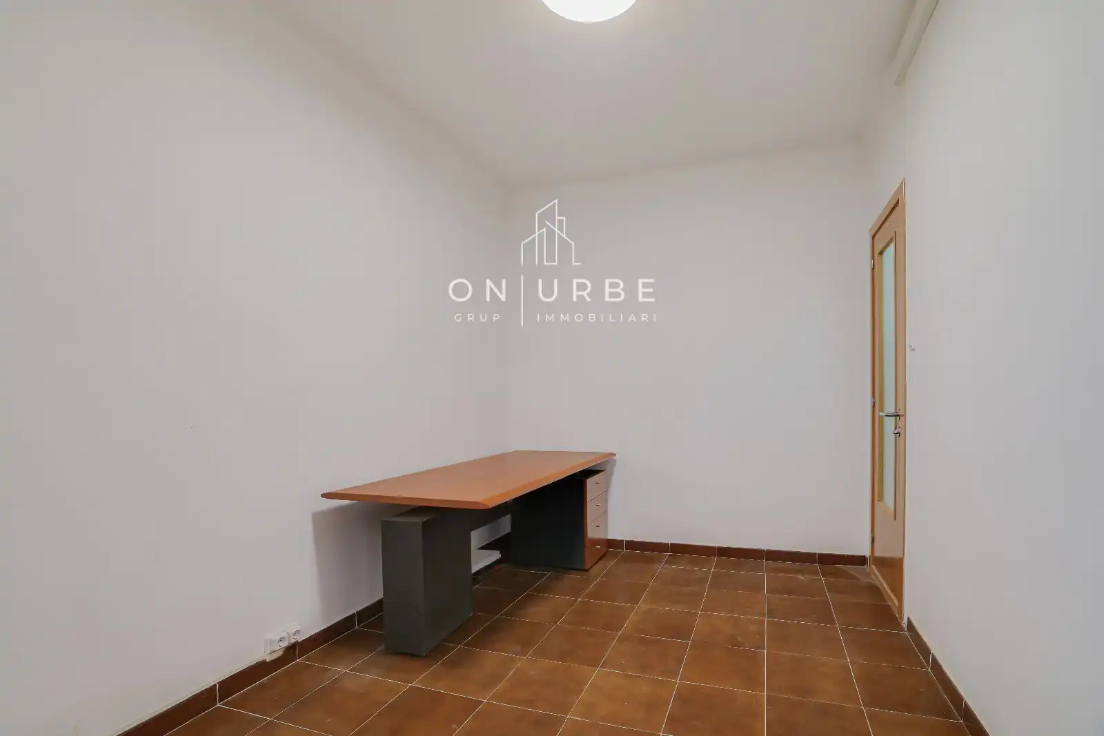Flat for sale in Barcelona  with Air Conditioner