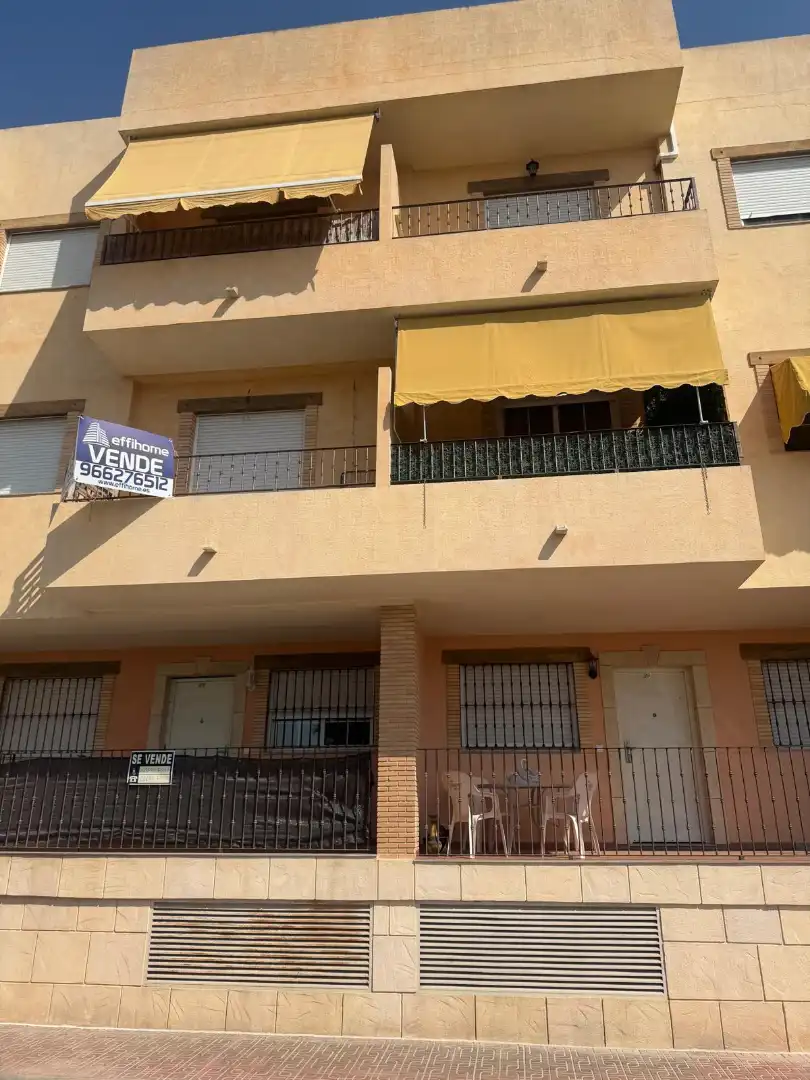 Pis amb piscina en venda a Calle Santa Pola 8