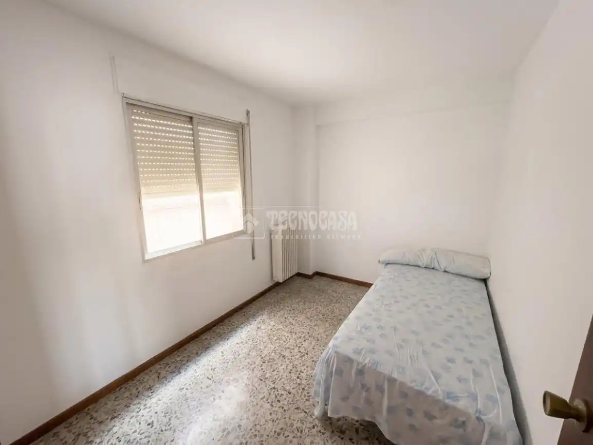 Habitación de Piso en venta en Zaragoza con Calefacción, Terraza y Balcón