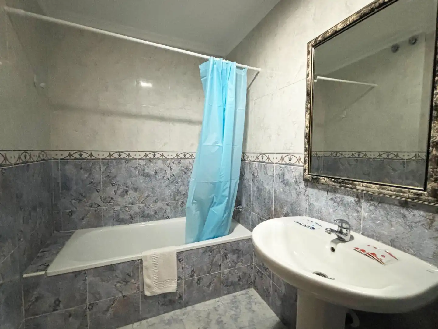Baño de Piso en venta en Torrevieja con Aire acondicionado, Terraza y Amueblado