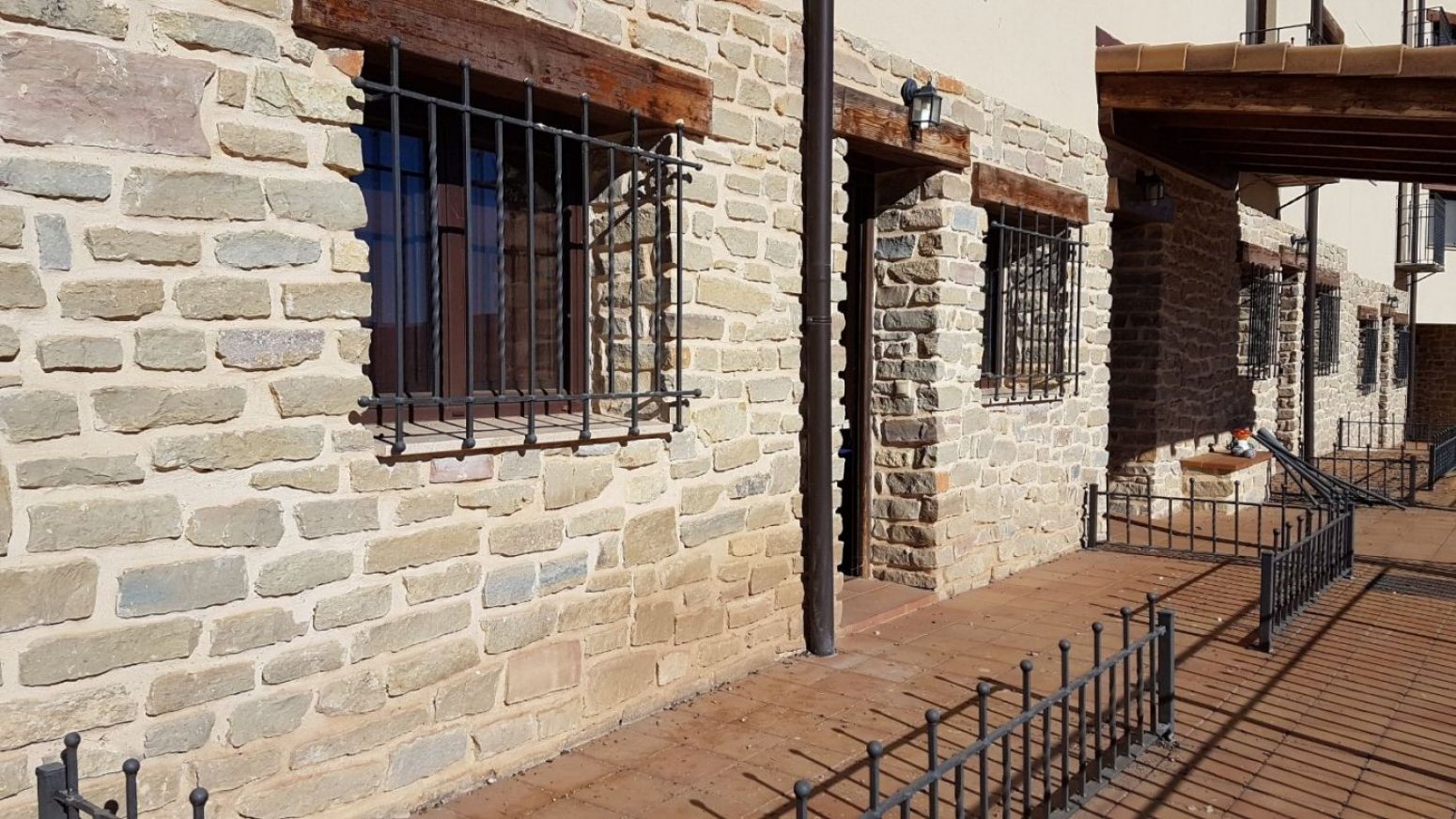 Vista exterior de Pis en venda en Aguilar del Alfambra amb Calefacció i Traster