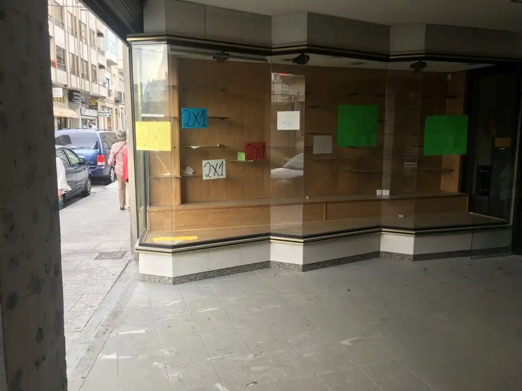 Local comercial en venta en Rúa Montevideo 17, imagen 4