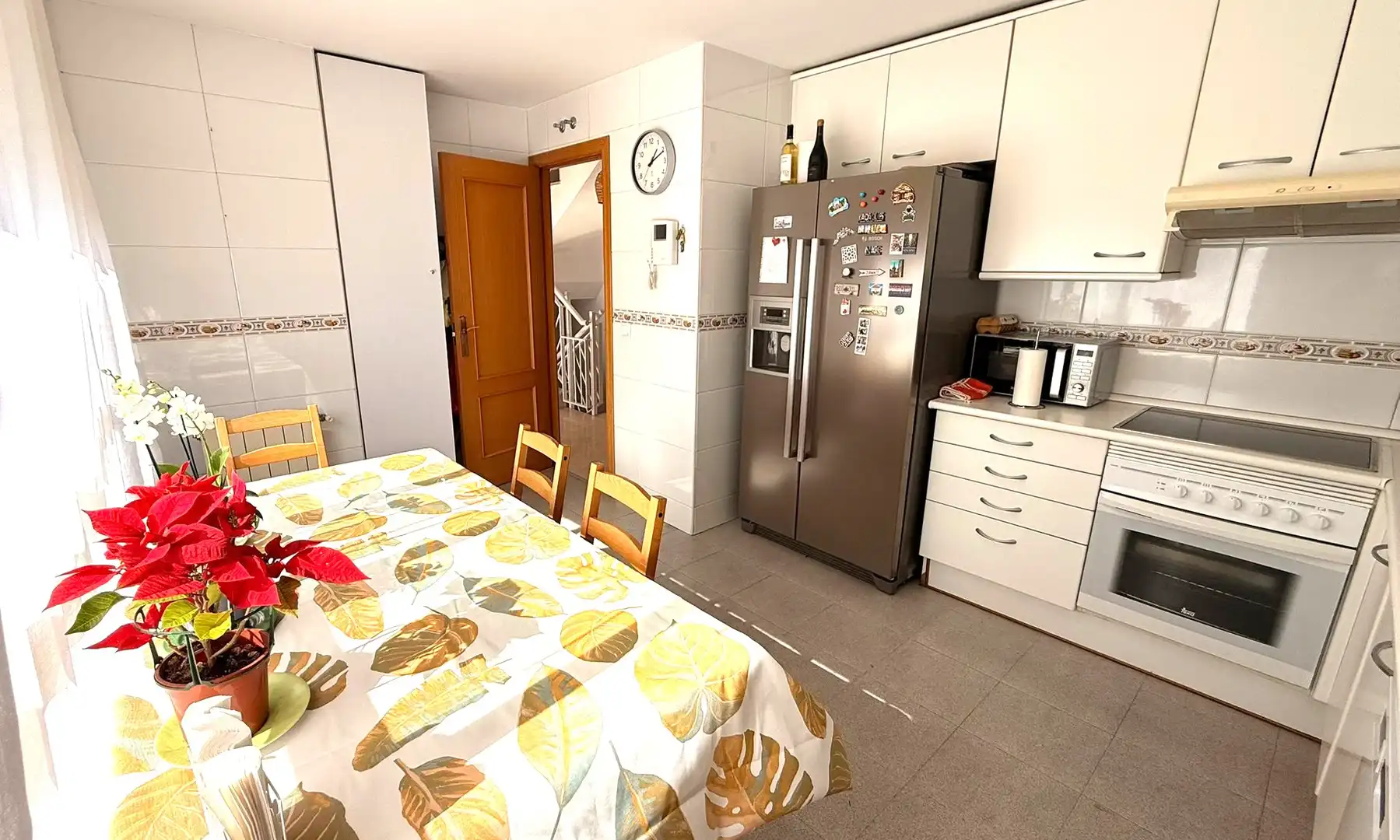 Cocina de Casa o chalet en venta en Madrid con Aire acondicionado, Calefacción y Jardín privado