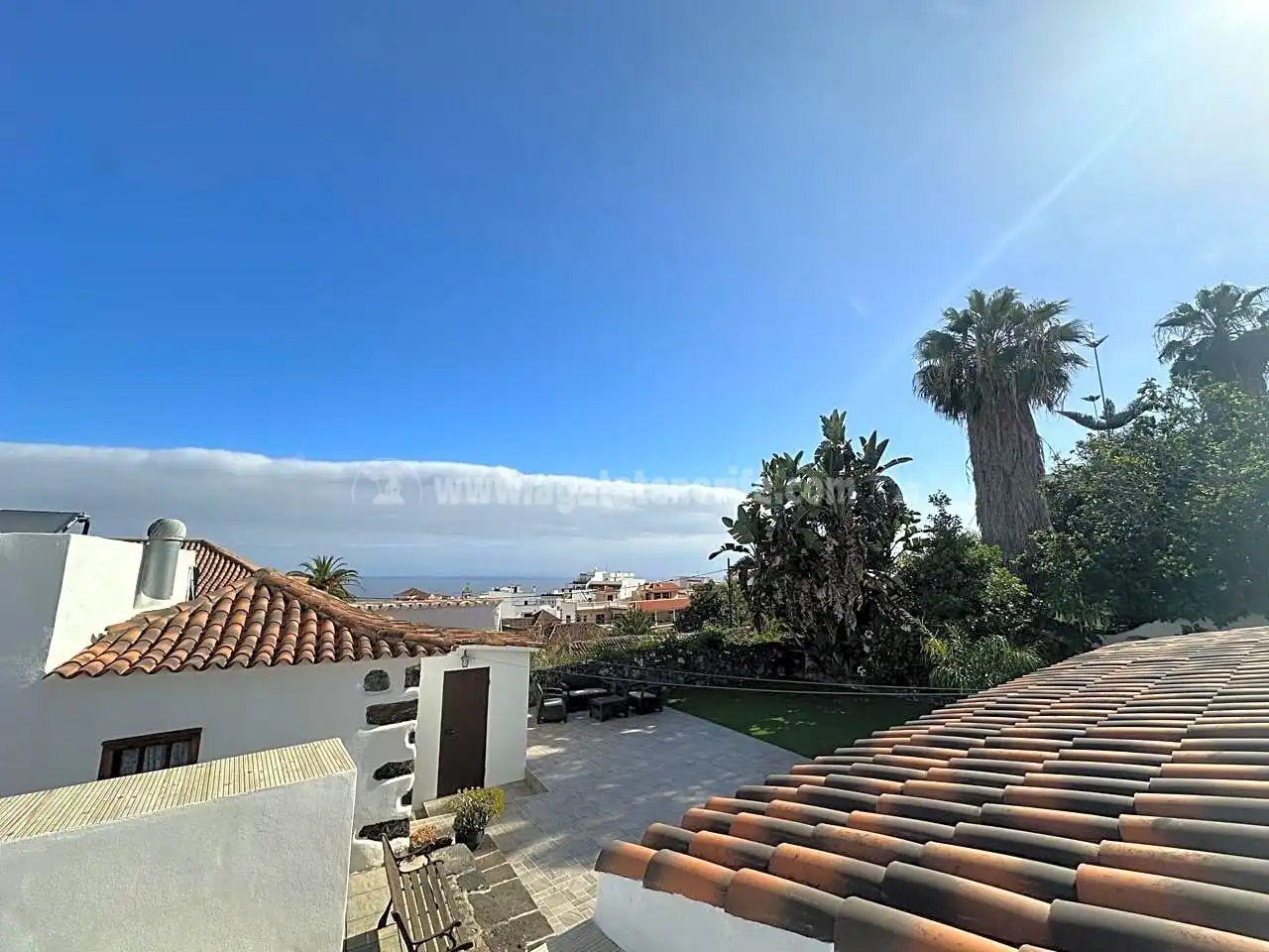 Vista exterior de Casa o xalet en venda en Icod de los Vinos amb Jardí privat, Terrassa i Piscina