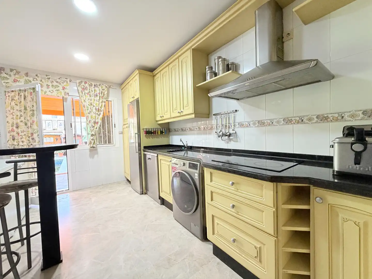Kitchen of Detached homes for sale in Castilleja de Guzmán  with Air Conditioner, Terrace and Swimming Pool