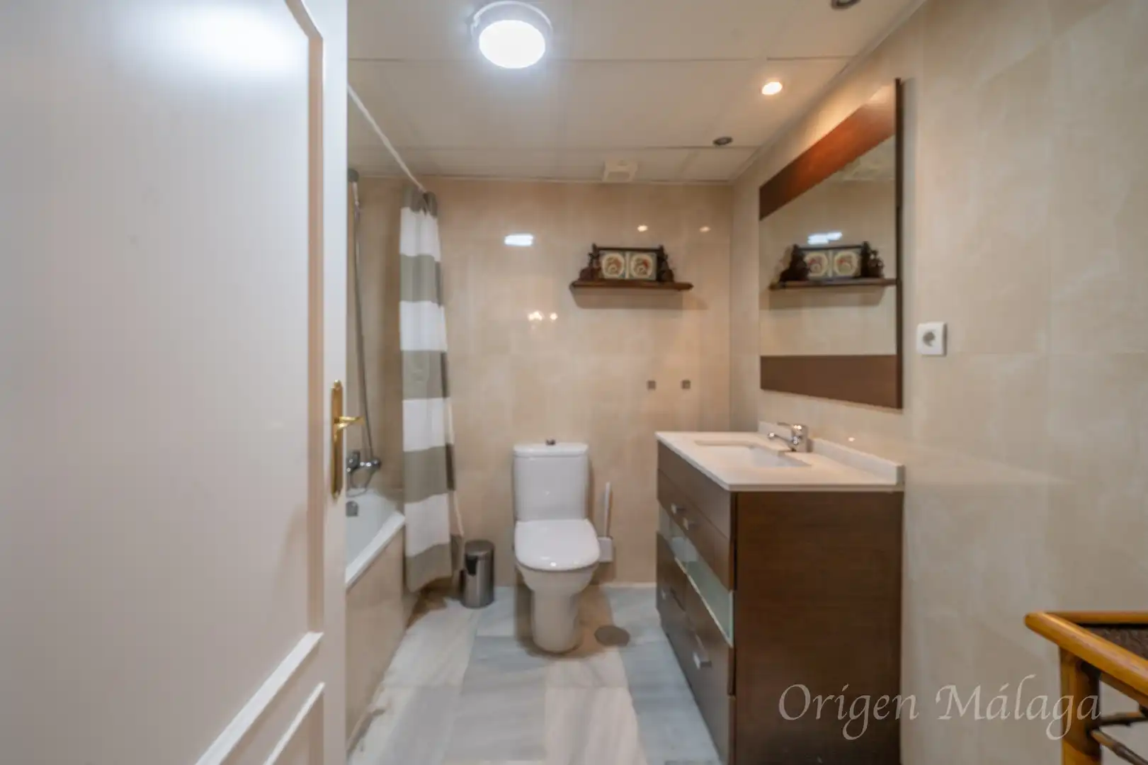 Bany de Pis de lloguer en Málaga amb Aire condicionat, Calefacció i Moblat