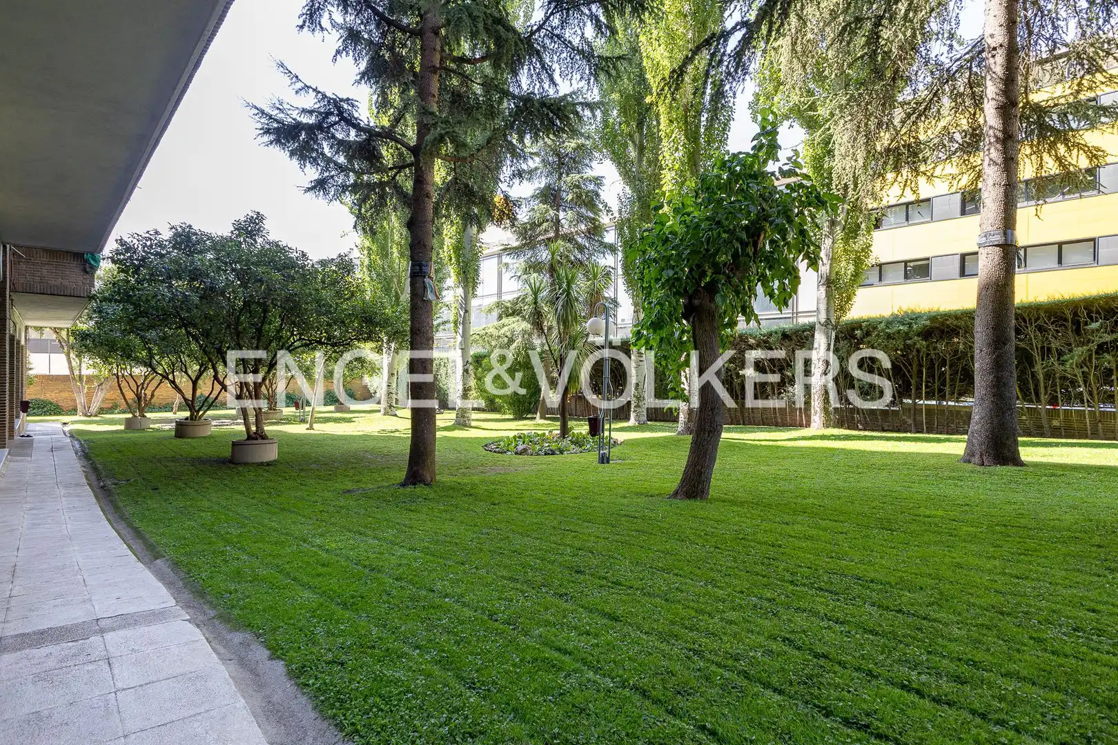 Exterior view of Flat for rent in Madrid  with Air Conditioner, Heating and Private garden