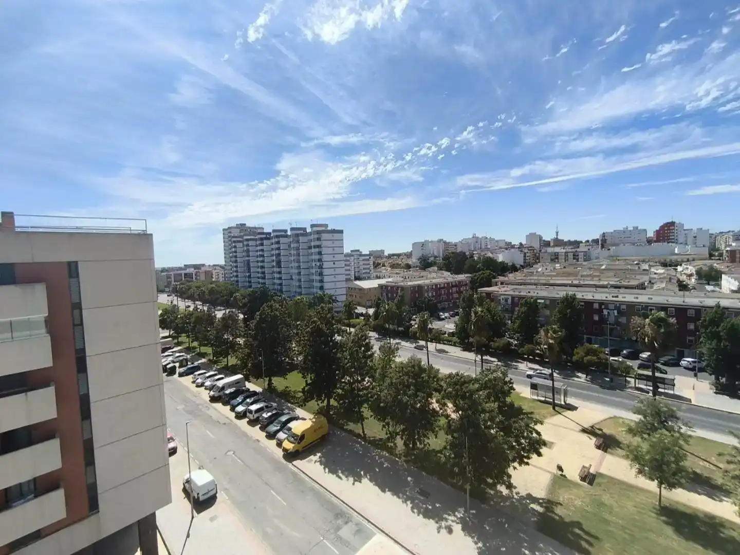 Vista exterior de Pis en venda en  Huelva Capital amb Aire condicionat, Piscina i Balcó