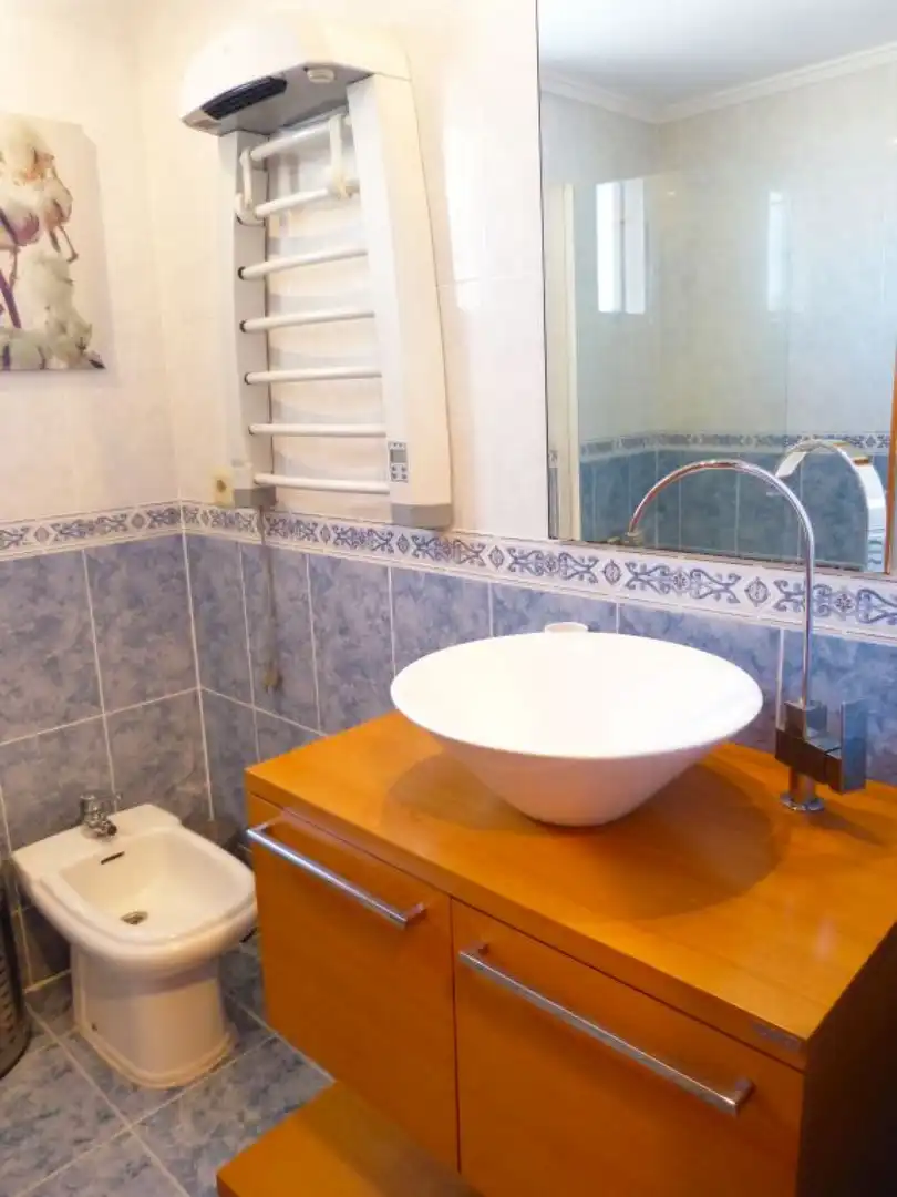 Badezimmer von Dachboden zur Miete in Sagunto / Sagunt mit Klimaanlage, Parkett und Terrasse