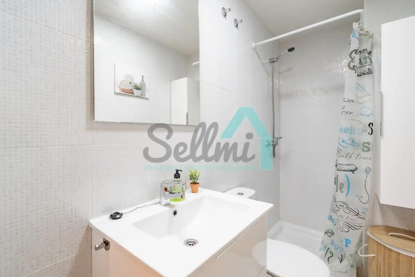 Baño de Piso en venta en Oviedo  con Calefacción y Terraza