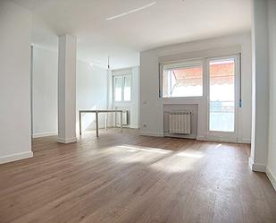 Sala d'estar de Pis de lloguer en  Madrid Capital amb Calefacció, Parquet i Terrassa