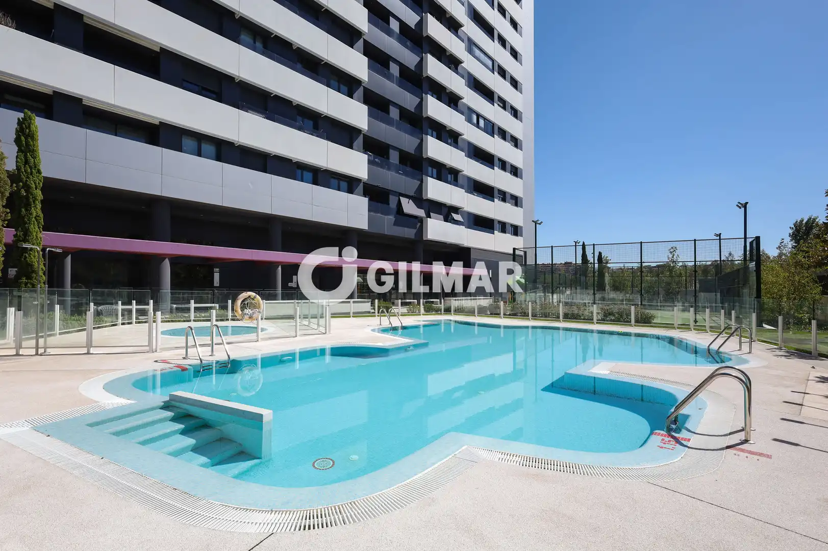 Pis amb piscina en venda a Arganzuela