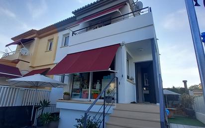 Außenansicht von Einfamilien-Reihenhaus zum verkauf in Gandia mit Klimaanlage und Terrasse