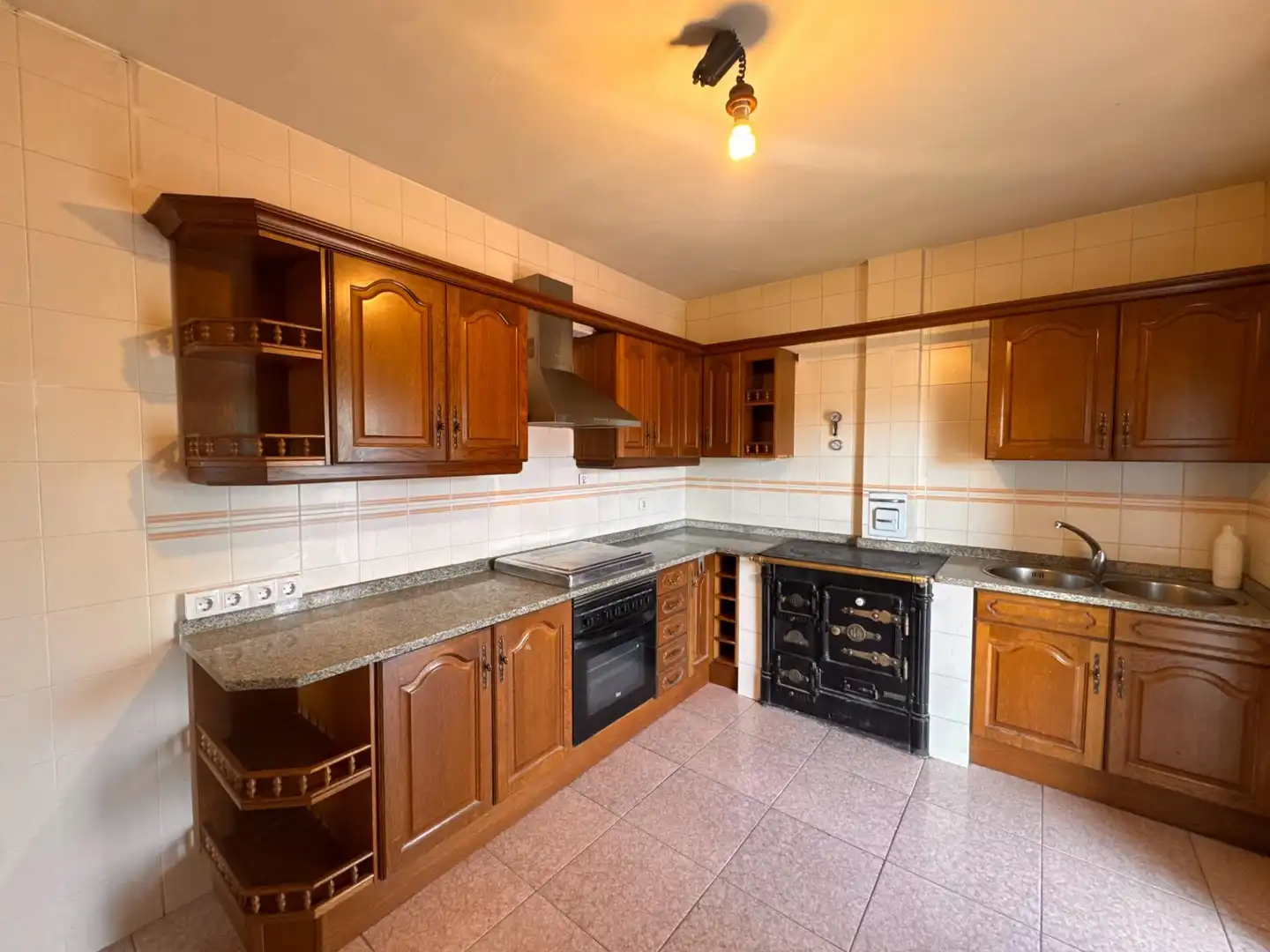 Cocina de Casa o chalet en venta en Verín con Calefacción, Jardín privado y Terraza