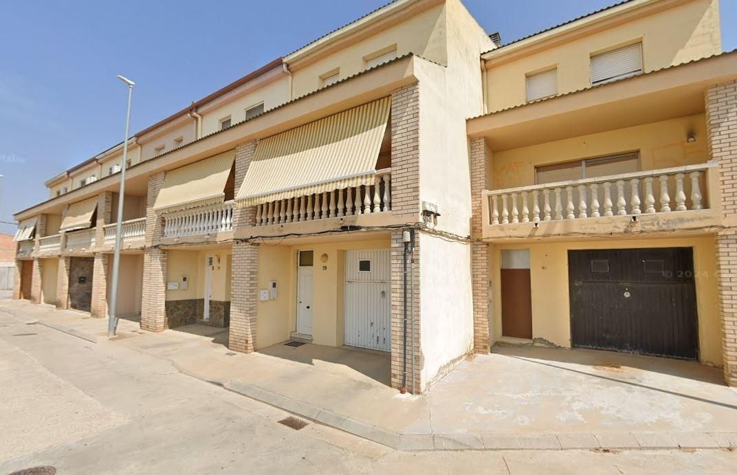 Vista exterior de Pis en venda en Linyola amb Jardí privat, Terrassa i Balcó