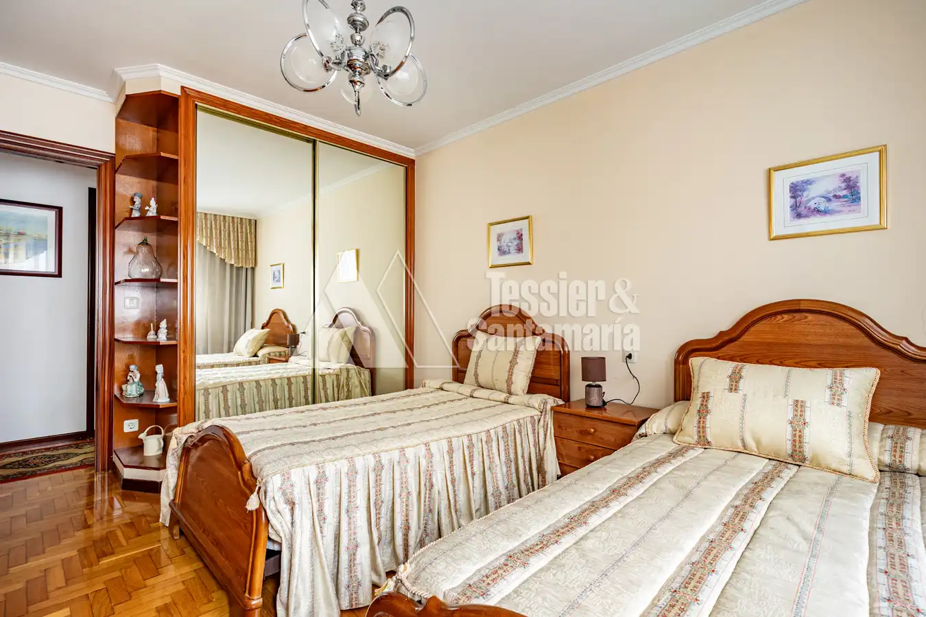 Habitación de Piso en venta en Gijón  con Calefacción, Trastero y Amueblado