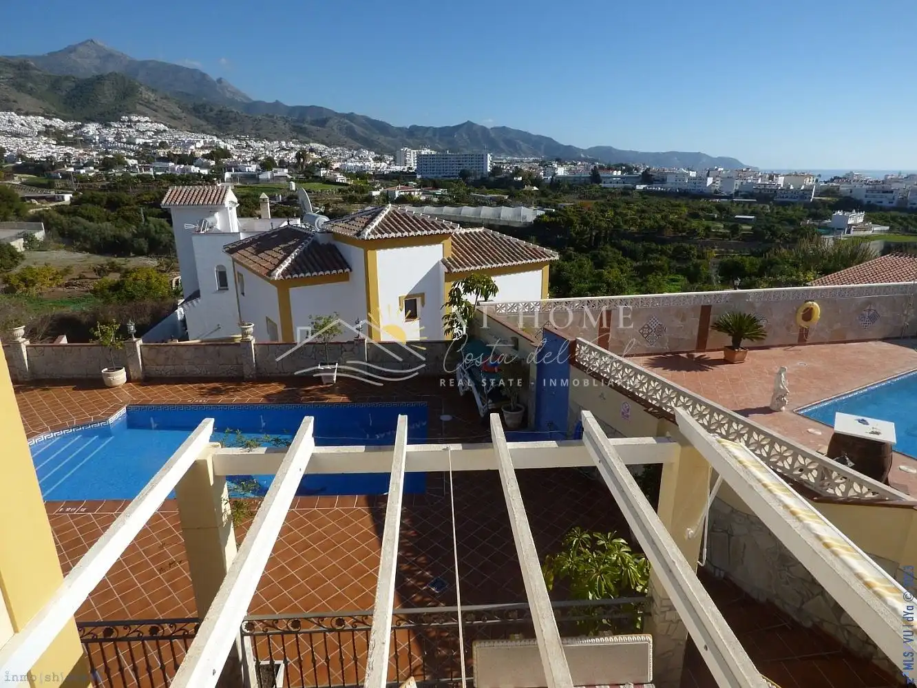 Vista exterior de Casa o chalet en venta en Nerja con Aire acondicionado, Calefacción y Jardín privado
