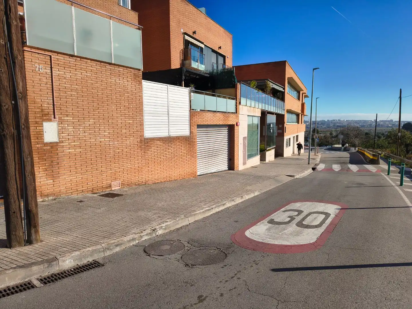 Außenansicht von Garage zum Verkauf in Santa Coloma de Cervelló mit Alarm