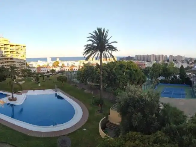 Appartamento con piscina in affitto a Calle la Colina 3
