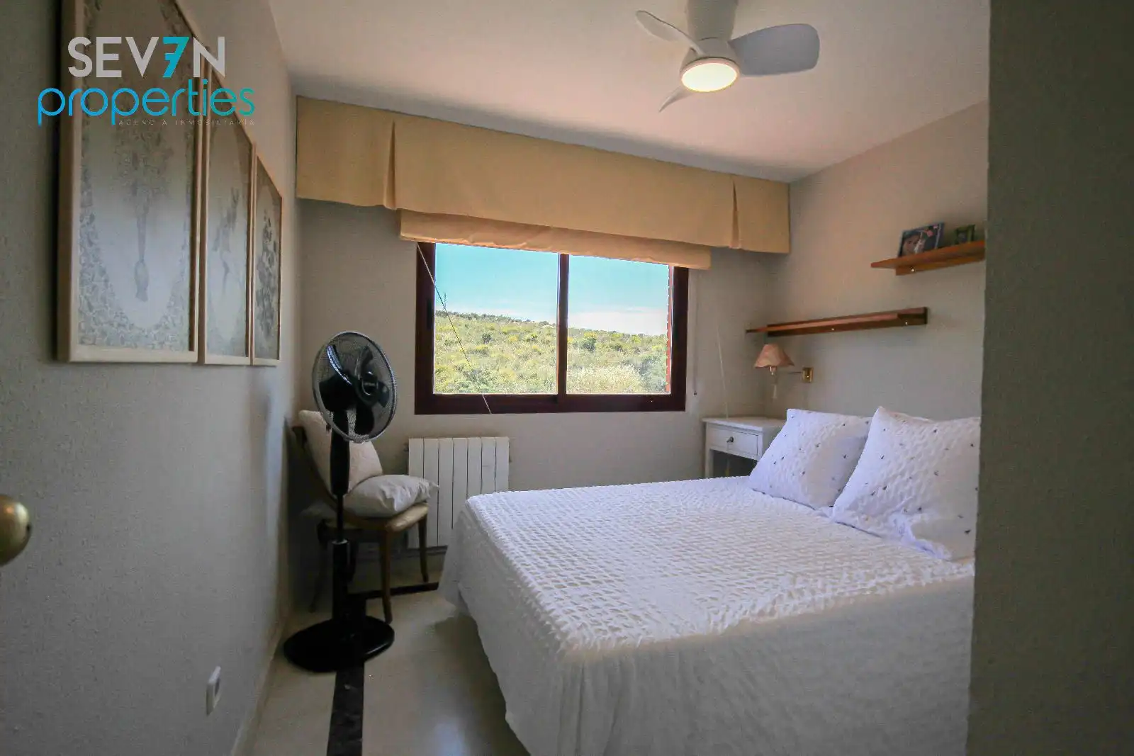 Habitación de Casa adosada en venta en Alicante / Alacant con Aire acondicionado, Calefacción y Piscina