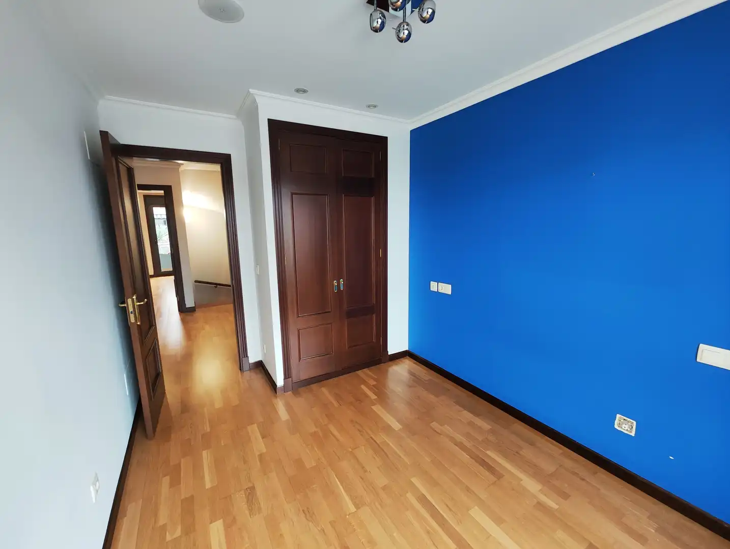 Casa adosada en venta en Vigo  con Jardín privado, Parquet y Terraza
