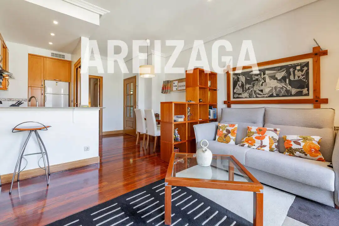 Sala de estar de Piso en venta en Donostia - San Sebastián  con Calefacción, Amueblado y Balcón