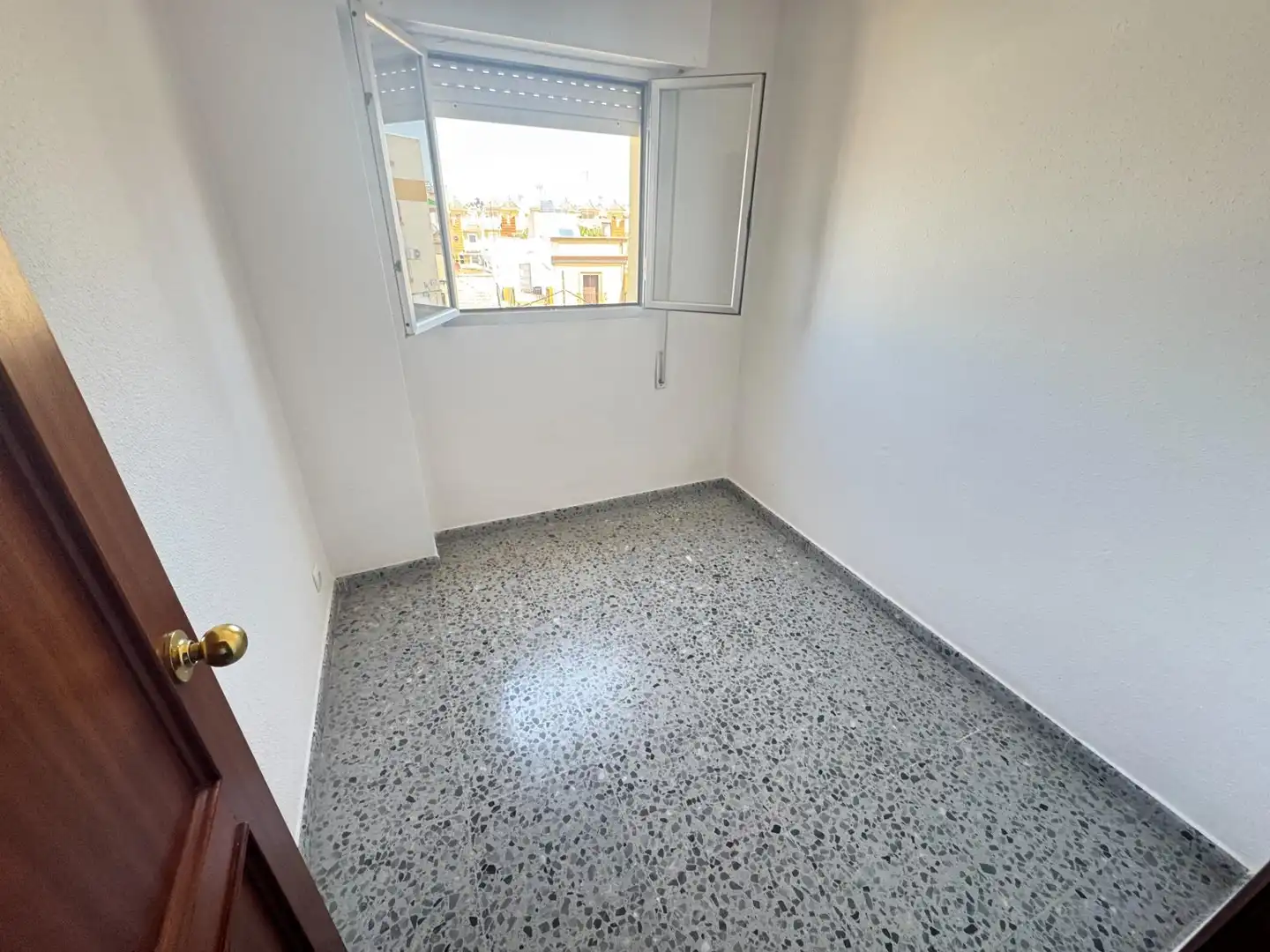 Bedroom of Flat for sale in Dos Hermanas  with Terrace and Storage room