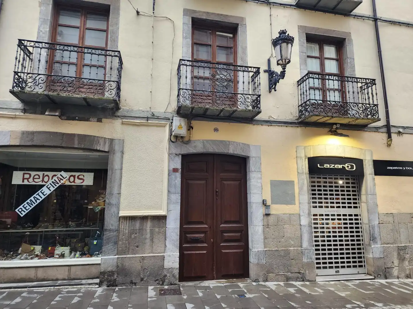Vista exterior de Àtic en venda en Jaca amb Calefacció, Parquet i Traster