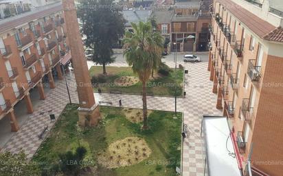 Vista exterior de Àtic en venda en Bailén amb Aire condicionat i Terrassa