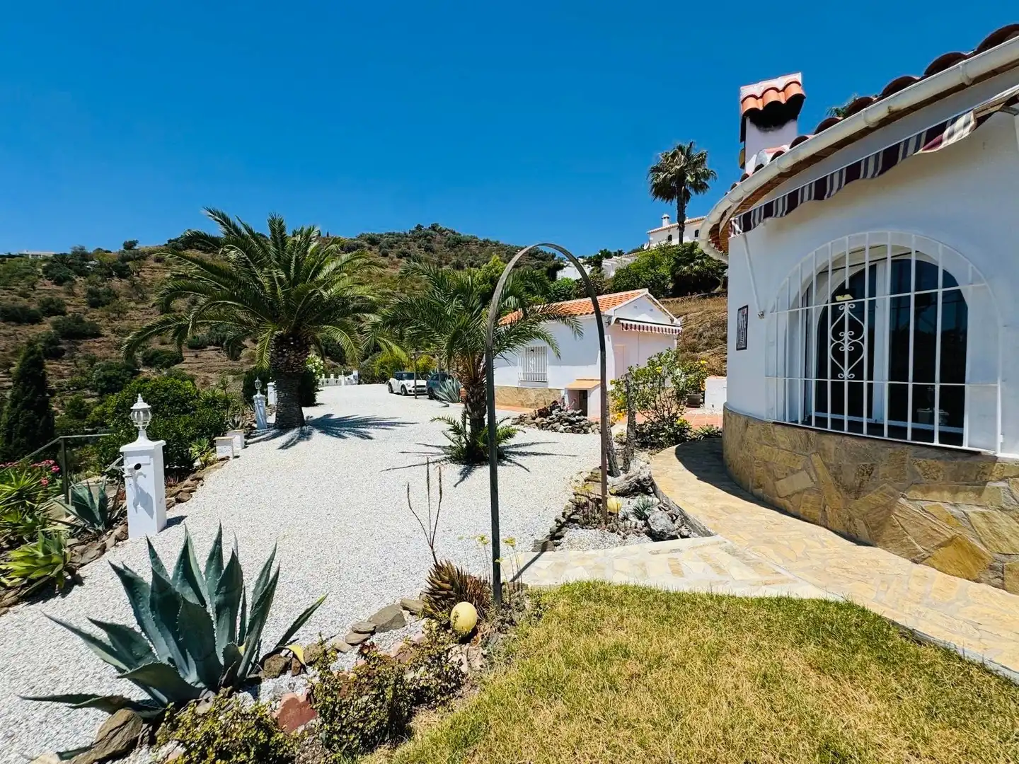 Vista exterior de Casa o xalet en venda en Arenas amb Aire condicionat, Jardí privat i Traster