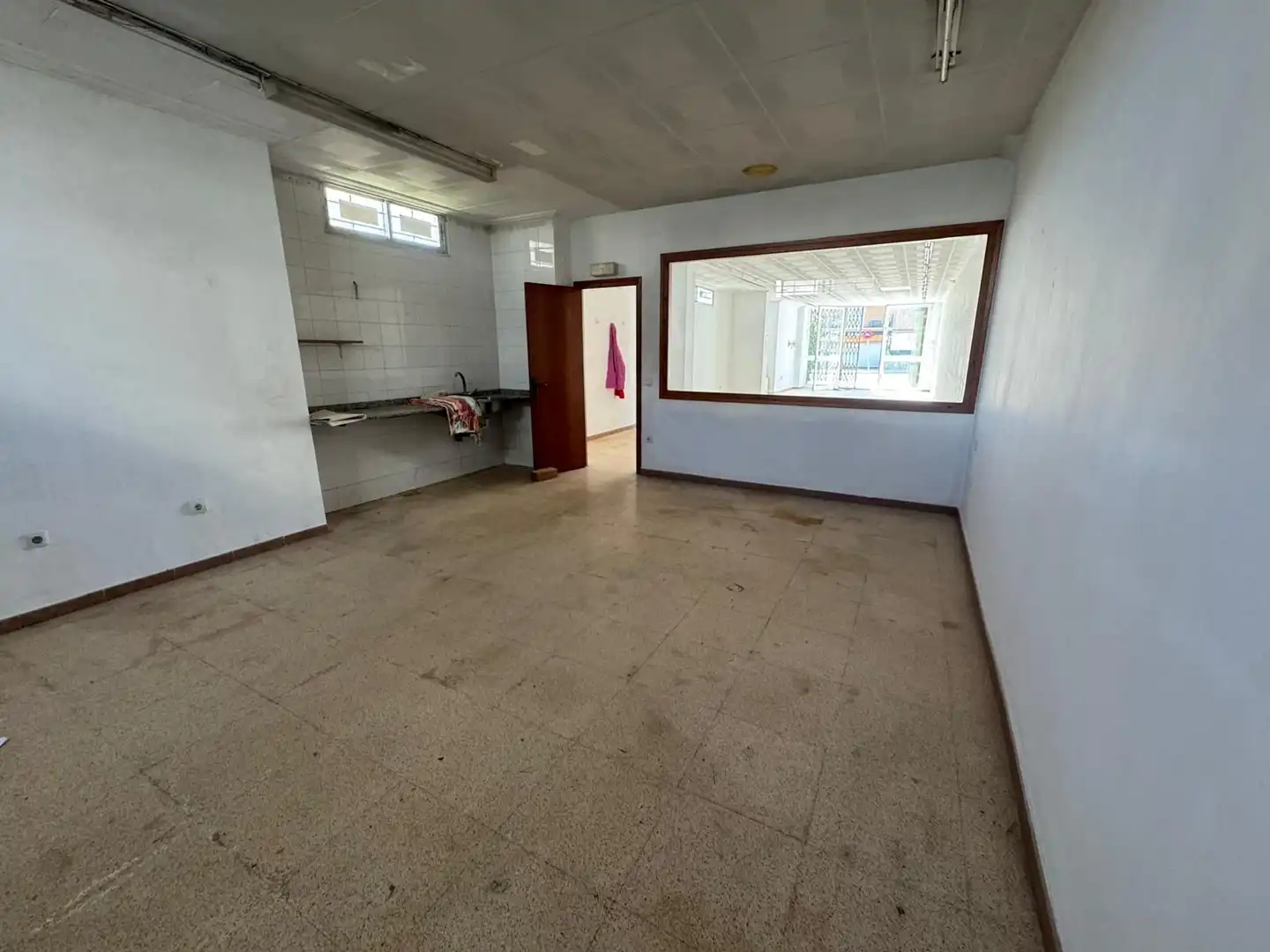 Local commercial à vendre à Avenida María Cristina, imagen 2
