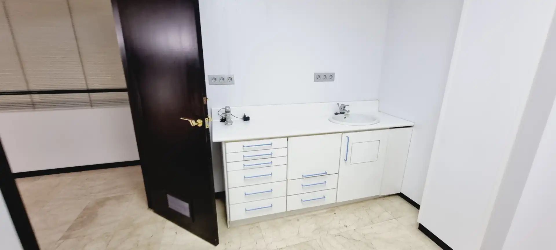 Badezimmer von Büro zum Verkauf in Barcelona