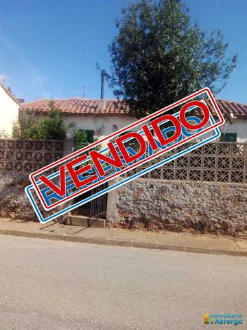 Casa-chalet en Venta en Calle la Cuesta en Villaobispo de Otero