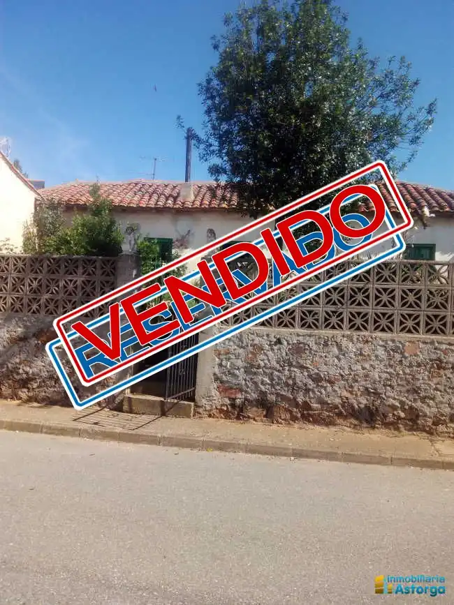 Casa o xalet en venda en Villaobispo de Otero amb Jardí privat