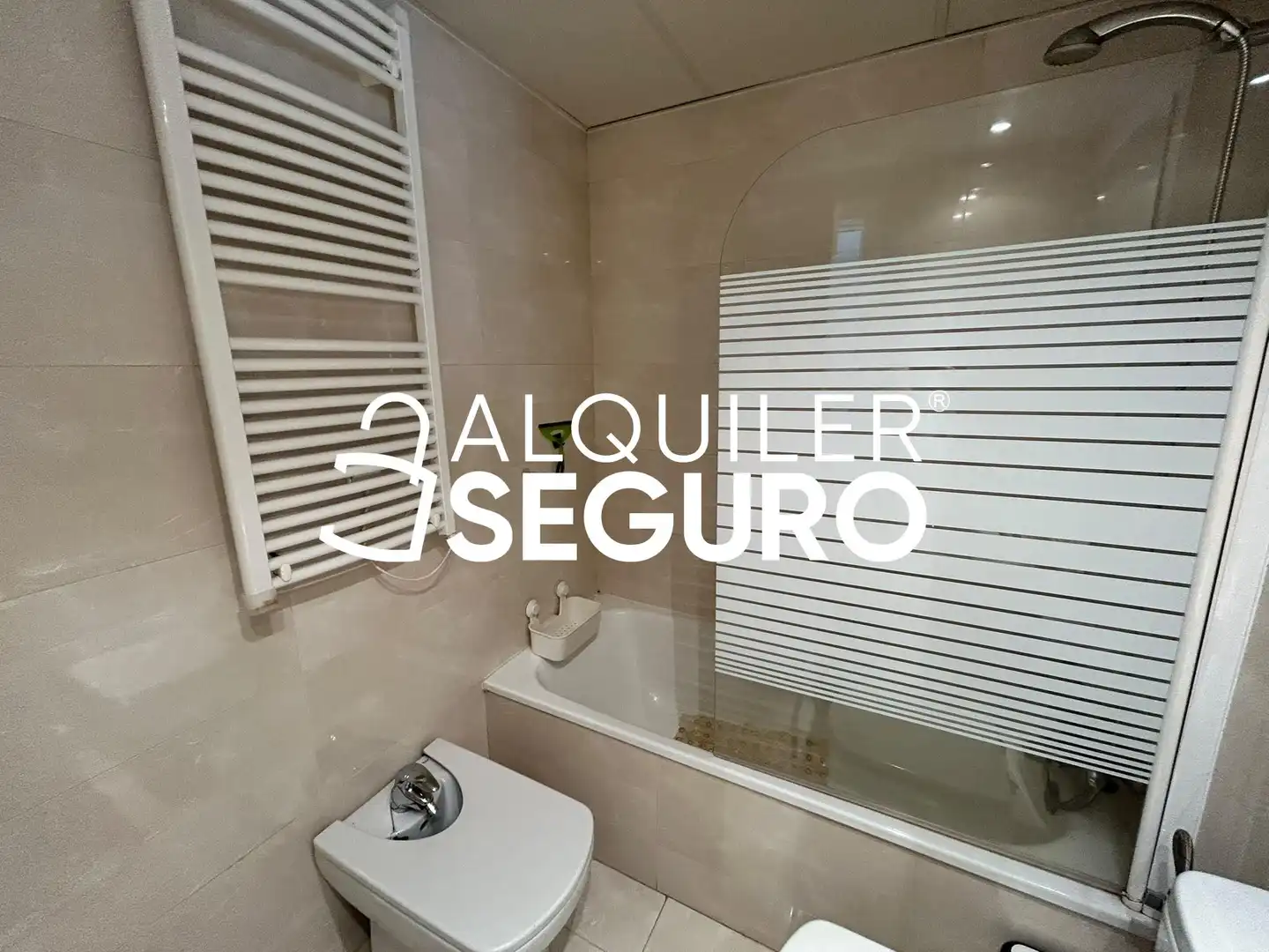 Badezimmer von Wohnung zur Miete in Madrid mit Klimaanlage, Heizung und Abstellraum