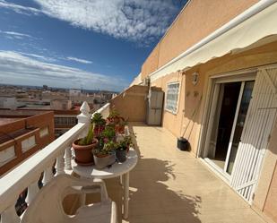 Vista exterior de Àtic en venda en Torrevieja amb Terrassa i Piscina comunitària